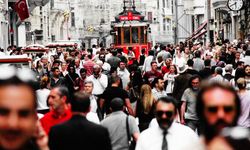 Türkiye’de her 2 gençten birisi yurtdışına göçmek istiyor