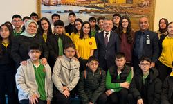 30 öğrenci Meclis’te: Salonları gezdiler, AK Partili isimlerle buluştular