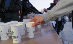 Çankaya'da dayanışma sofrası: 2 bin kişiye sıcak çorba ikram edildi