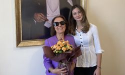 Ahmet Davutoğlu'nun kızı başörtüsünü çıkardı: Değişim dikkat çekti