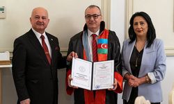 Kerküklü yazar Şemsettin Küzeci'ye Azerbaycan'dan Fahri Profesörlük