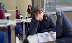 Okula geç kaldı, İstiklal Marşı başlayınca saygı duruşuna geçti