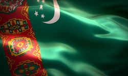 Türkmenistan bayrağındaki semboller hangi anlamları taşıyor?