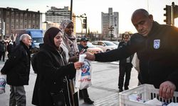 Trafikte iftara yetişemeyenlere Ankara’da mobil iftar dağıtımı
