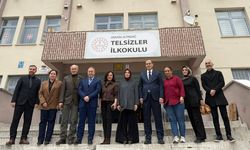 Ankara'da ihtiyaç sahibi öğrencilere maddi destek veren öğretmen onurlandırıldı