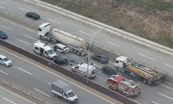 Ankara’da peş peşe kazalar: Araç takla attı, camlar yola saçıldı