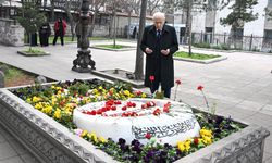 Devlet Bahçeli Muhsin Yazıcıoğlu'nun mezarı başında dua etti