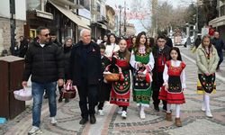 Baharın müjdecisi Marteniçka Edirne’de dağıtıldı