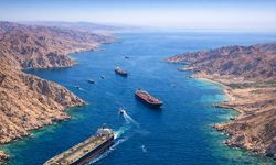 Hürmüz’de tehlikeli tırmanış: 3 gemi vuruldu, 1 denizci öldü