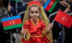 İzmir’de Nevruz Bayramı Azerbaycan renkleriyle kutlandı