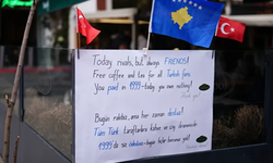 Maç öncesi Priştine'de duygulandıran pankart: “1999’da siz ödediniz, bugün borcunuz yok"