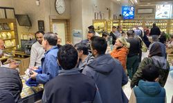 Altın geriledi, vatandaş kuyumcuya koştu: Ankara'da kuyruk oluştu