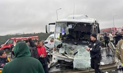 Başakşehir’de polis servisi kaza yaptı: 1 polis şehit oldu, 16 yaralı var