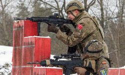 MSB paylaştı: Türk Ve İspanyol askerleri aynı siperde