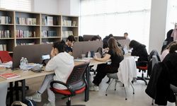 Ankara’da dikkat çeken hizmet! 24 saat açık kütüphaneler yoğun ilgi görüyor