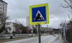 Ankara’da şikayet sonuç verdi: Batıkent’te solmuş trafik levhaları değiştirildi