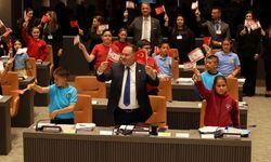 KKTC Meclisi’nde 23 Nisan coşkusu: Koltuklar çocuklara emanet