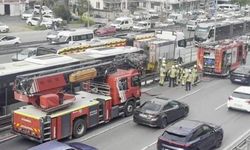 Avcılar'da metrobüs yangını: Seferlerde büyük aksama yaşanıyor