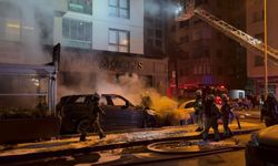 Kadıköy’de oto galeride korkutan yangın: 4 araç kullanılamaz hale geldi!
