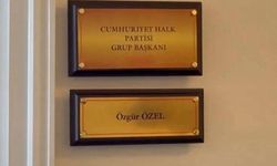 TBMM’de flaş değişiklik! Özgür Özel’in tabelası indirildi