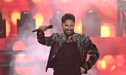 Ankara'da tarihi gece: Sağanak yağmura rağmen Tarkan'dan 100. yıl konseri!
