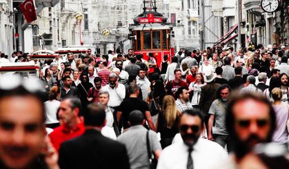 Türkiye’de her 2 gençten birisi yurtdışına göçmek istiyor