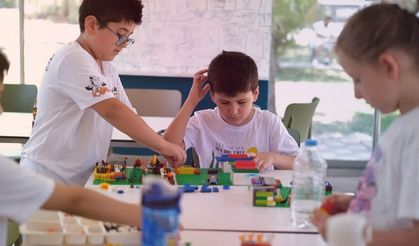 İzmir Bayraklı'da kapılar açıldı: Ücretsiz kurslarla yetenekler keşfediliyor