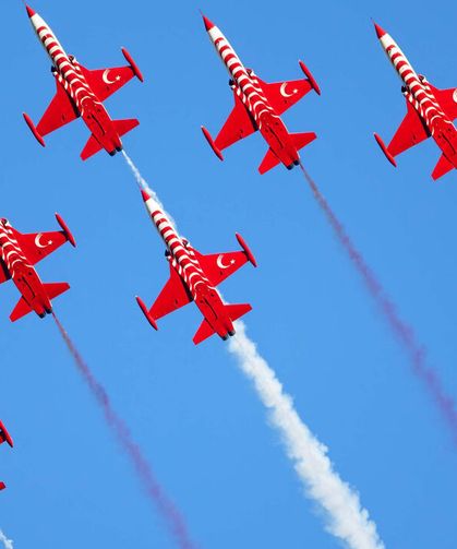 Gökyüzünde milli güç: Türk Yıldızları’ndan dikkat çeken uçuş
