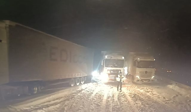 Anadolu Otoyolu’nda tır kazası: Ankara yönü geçici olarak ulaşıma kapandı