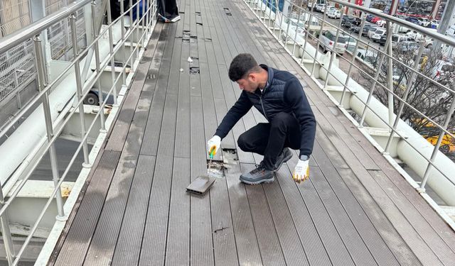 Yazdık yapıldı: ABB ekipleri Podium AVM üst geçidine müdahale etti