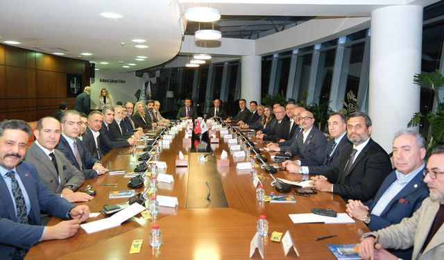 Ankara'da ekonomi zirvesi: AK Parti heyeti sanayicilerle buluştu