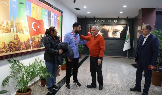 Now TV’de birinci olan Berke Can Yavuz'a sürpriz: Makamda ağırlandı