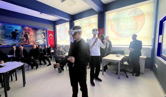 Ankara’daki bir lisede sanal gerçeklik laboratuvarı açıldı: Ülke geneline yayılabilir