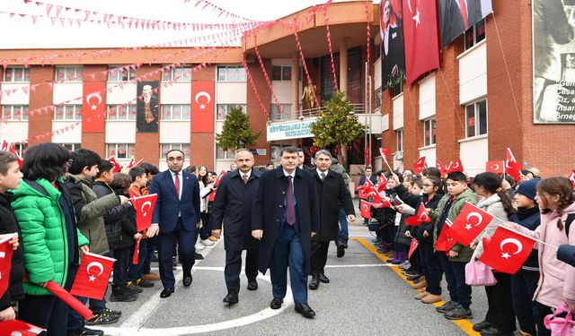 Ankara Valiliği’nden dikkat çeken paylaşım: İlk dersimiz bayrak sevgisi