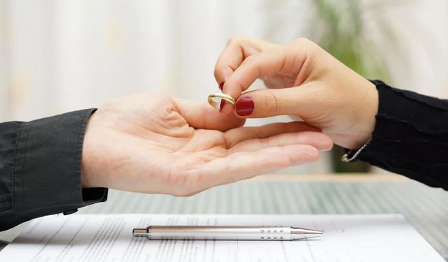 Anayasa Mahkemesi'nden tarihi karar: Süresiz nafaka iptal edildi!