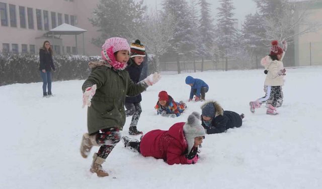 Erzincan’da eğitime kar engeli: Okullar 1 gün tatil