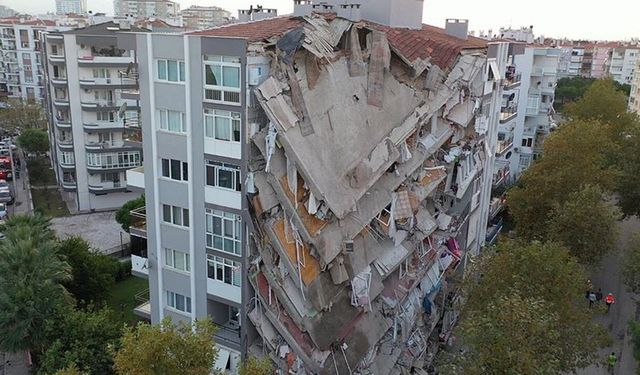 İzmir’de deprem alarmı: Karşıyaka’da 22 bin 500 yapı mercek altında