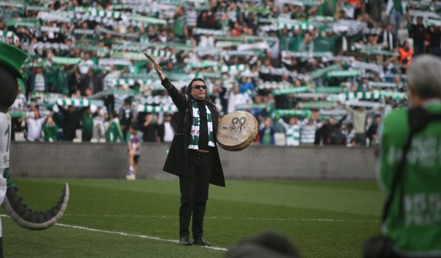 Gökhan Kırdar, sahada “Cendere” ile tribünleri coşturdu