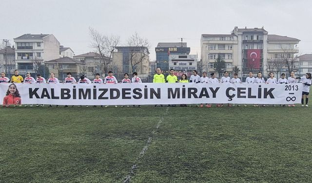 “Kalbimizdesin Miray Çelik”: Düzce’de maç öncesi anma