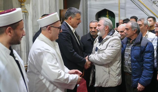 Bakan Çiftçi teravih namazında Ankaralılarla buluştu