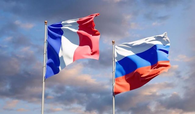 Rusya ve Fransa büyükelçilikleri sosyal medyada restleşti