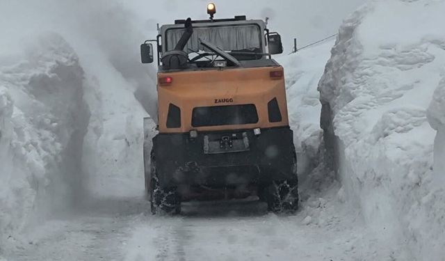 Tunceli’de kar yağışı ulaşımı etkiledi, ekipler sahada