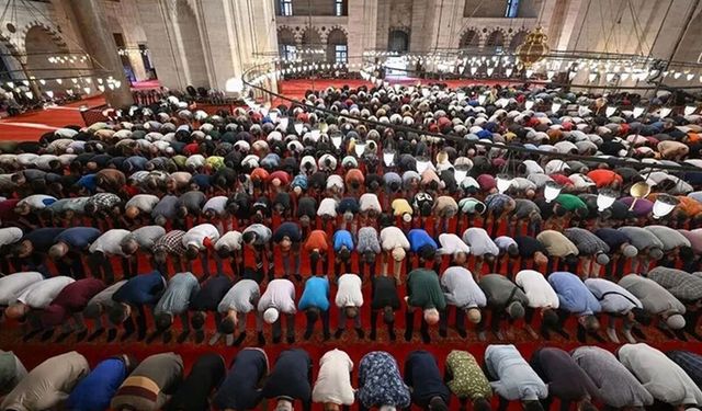 Bayram namazı saat kaçta? İşte il il 2026 Ramazan Bayramı saatleri