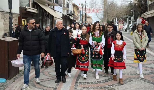 Baharın müjdecisi Marteniçka Edirne’de dağıtıldı