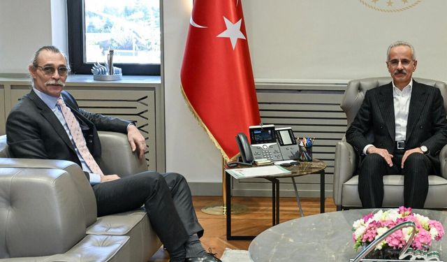 Etimesgut’ta ulaşım projeleri hız kazanıyor: Bakan ile makamda toplantı yapıldı