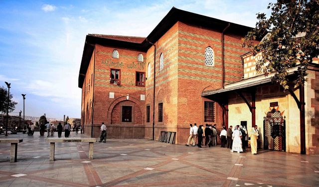 Ankara Büyükşehir Hacı Bayram’da sağlık çadırı kurdu: Bayrama kadar ücretsiz çalışacak