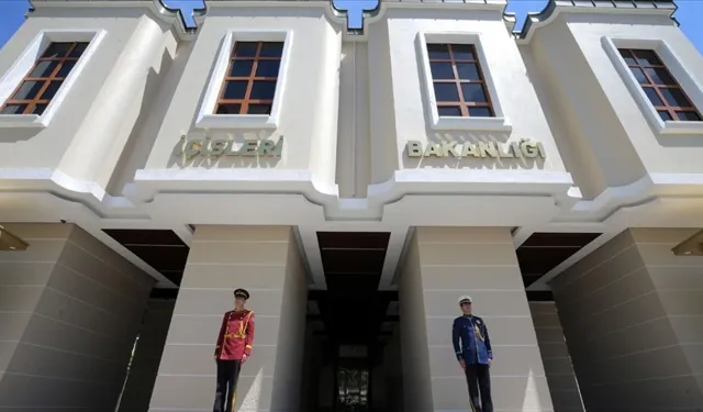 Kırmızı bültenle aranan 32 kişi Türkiye’ye getirildi