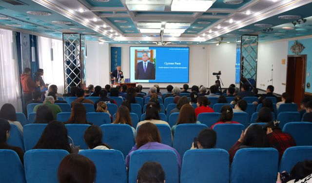 Sultan Raev'den Astana’da Türk dünyası edebiyatına özel konferans