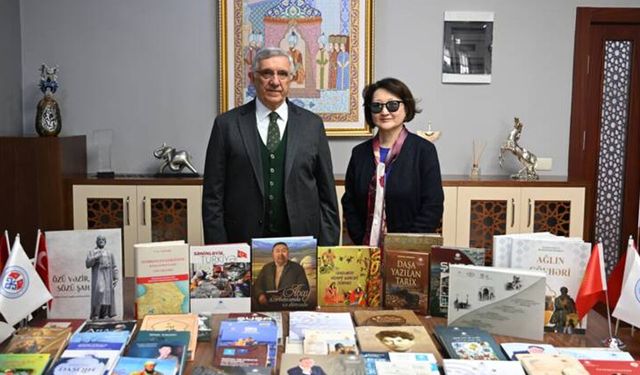 Türk Kültür ve Mirası Vakfı'ndan Manas Üniversitesi’ne kitap bağışı