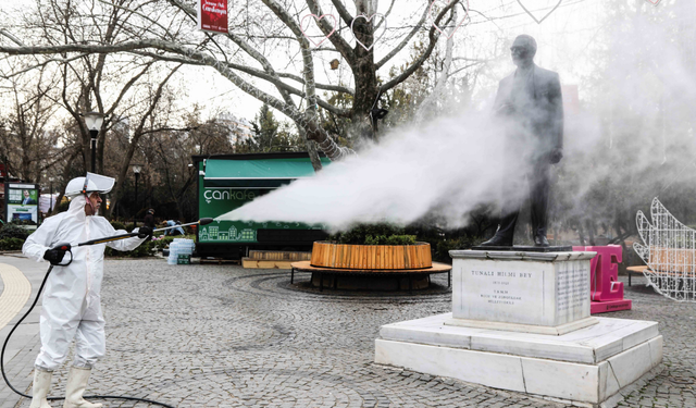 Ankara Kuğulupark’ta buharlı temizlik: Çankaya Belediyesi’nden kapsamlı çalışma